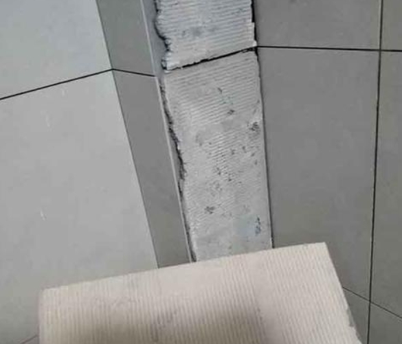闽清瓷砖空鼓维修公司分享下厨房瓷砖脱落的补救措施。